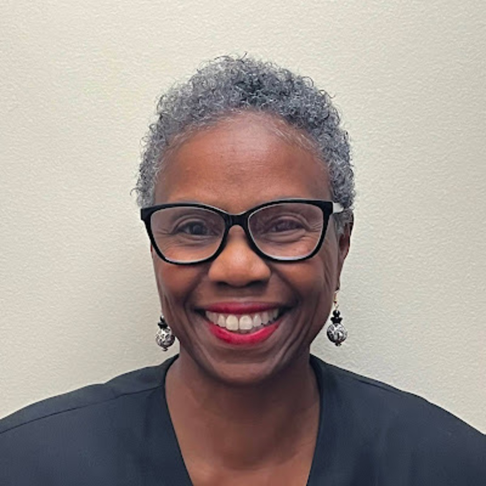 Meet your Posher, Claudia